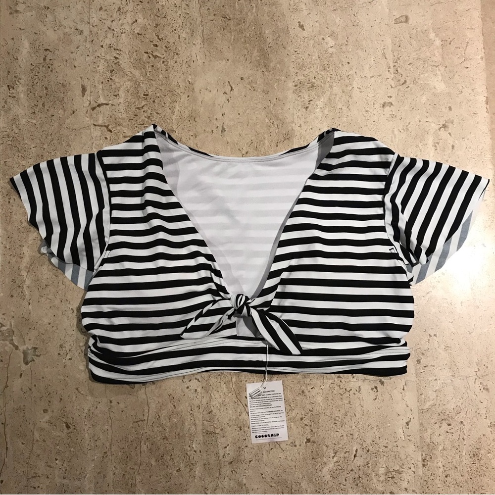 BRAND NEW Women’s Black and White Stripe Swimsuit Bikini Top Plus size 14